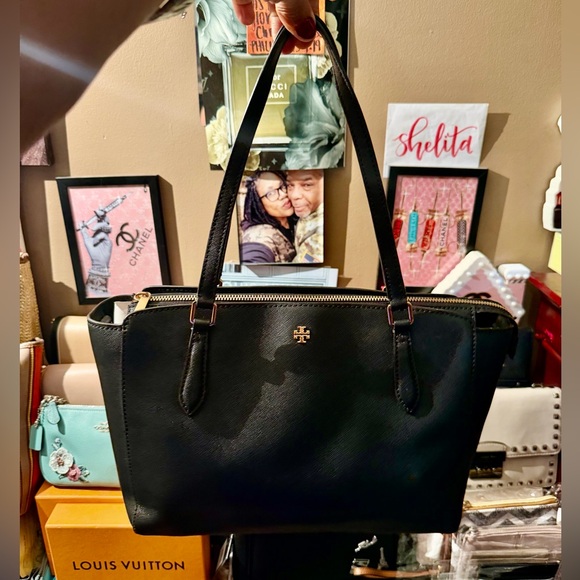 Tory Burch Handbags - 🎒🎒Tory Burch Emerson Small Top Zip Tote